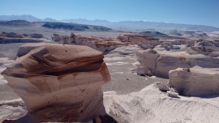 CAMPO DE PIEDRA POMEZ